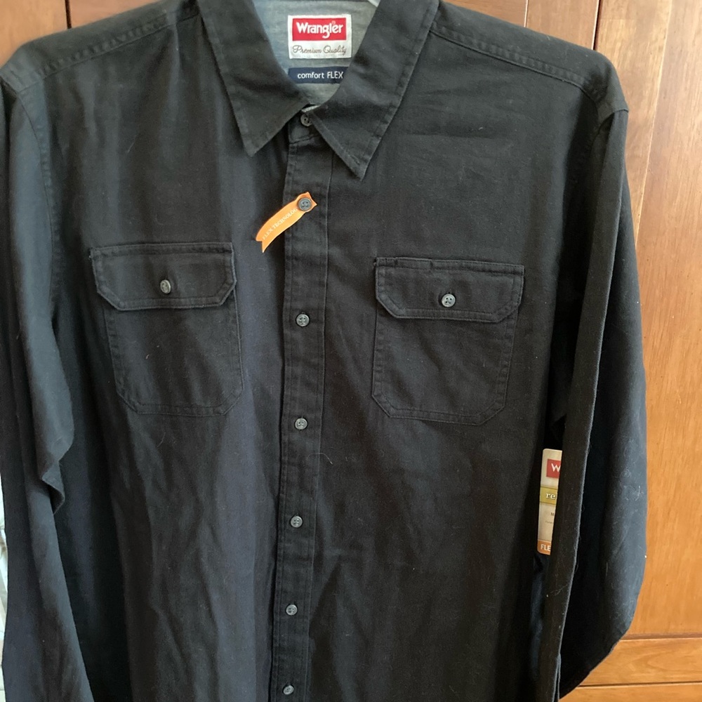 Black Wrangler large long sleeve shirt never worn
